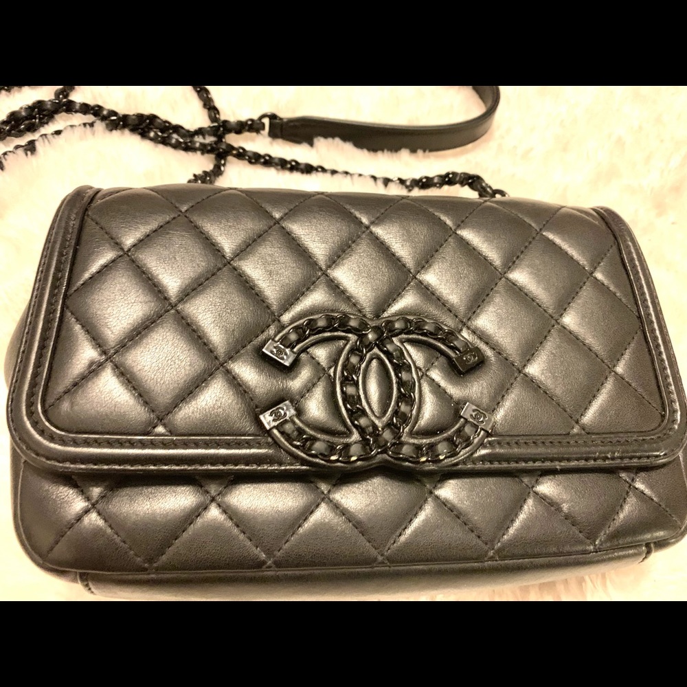 CHANEL CALFSKIN QUILTED MEDIUM CC FILIGREE FLAP